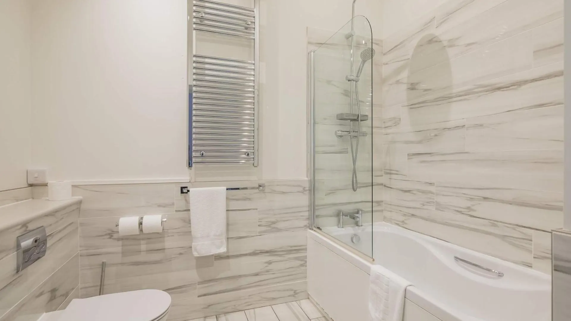 Inn King Deluxe Ensuite With Shower-Bath And Courtyard View - Fawcett Milton
